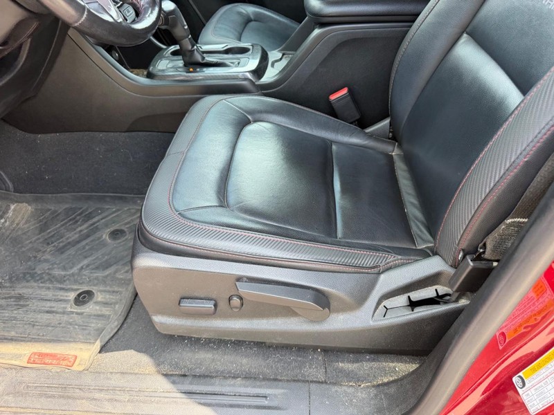 GMC Canyon Vehicle Full-screen Gallery Image 17