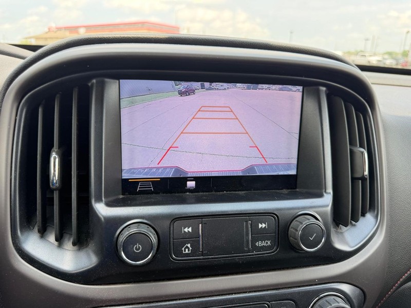 GMC Canyon Vehicle Full-screen Gallery Image 19