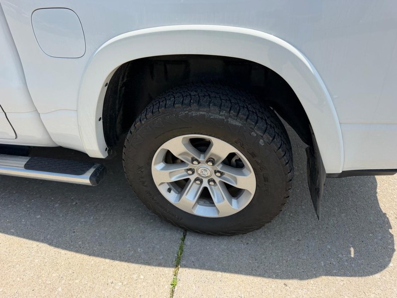 Ram 1500 Vehicle Full-screen Gallery Image 6