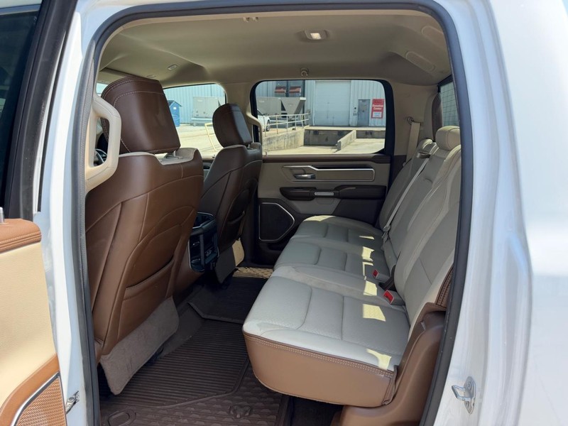 Ram 1500 Vehicle Full-screen Gallery Image 7