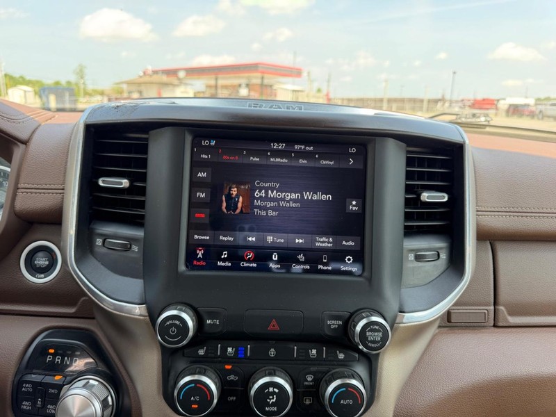 Ram 1500 Vehicle Full-screen Gallery Image 12