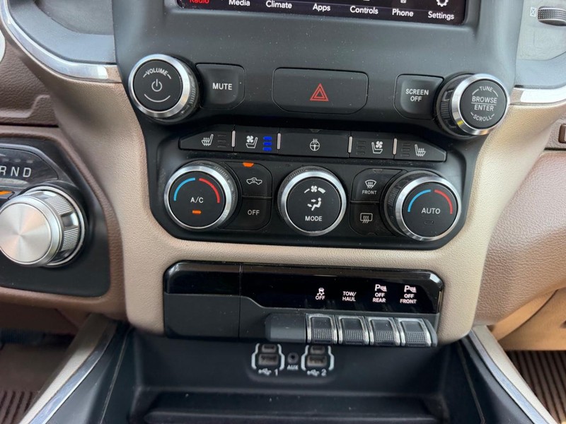 Ram 1500 Vehicle Full-screen Gallery Image 13