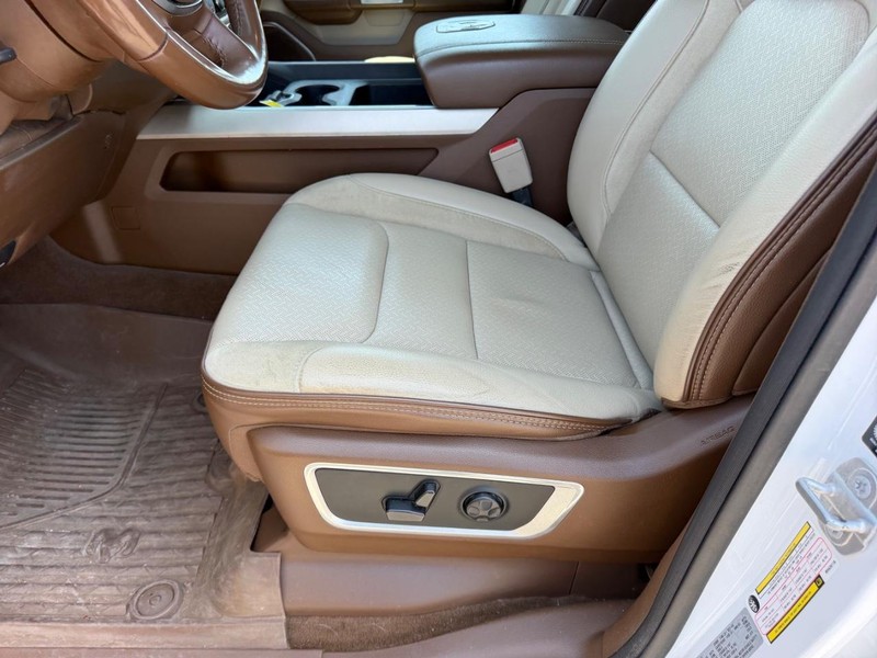 Ram 1500 Vehicle Full-screen Gallery Image 18