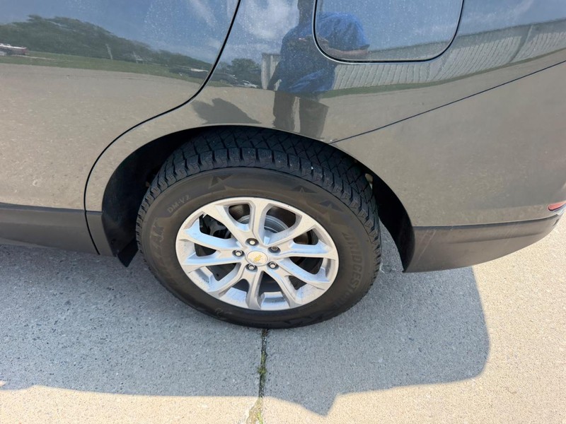 Chevrolet Equinox Vehicle Full-screen Gallery Image 7