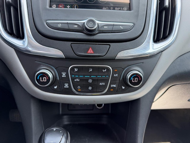 Chevrolet Equinox Vehicle Full-screen Gallery Image 14