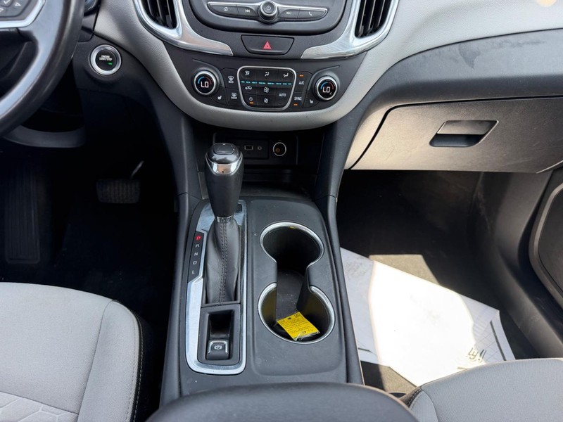 Chevrolet Equinox Vehicle Full-screen Gallery Image 15