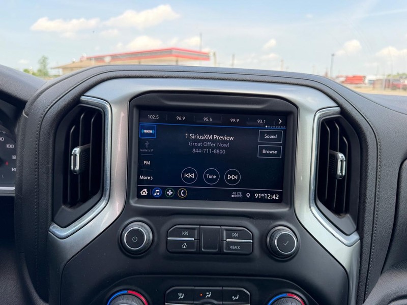 Chevrolet Silverado 1500 Vehicle Full-screen Gallery Image 12