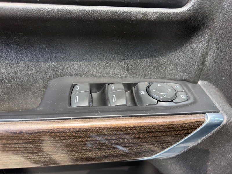 Chevrolet Silverado 1500 Vehicle Full-screen Gallery Image 15