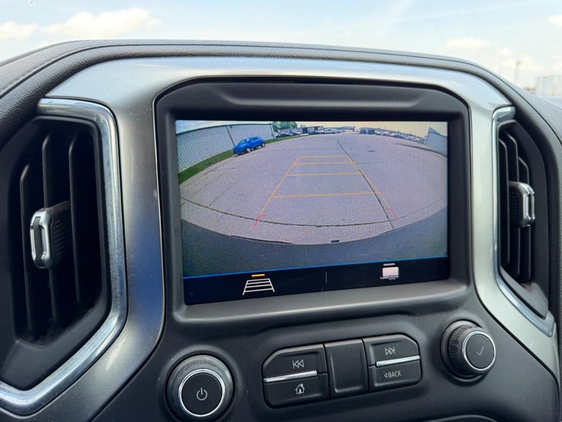 Chevrolet Silverado 1500 Vehicle Full-screen Gallery Image 18