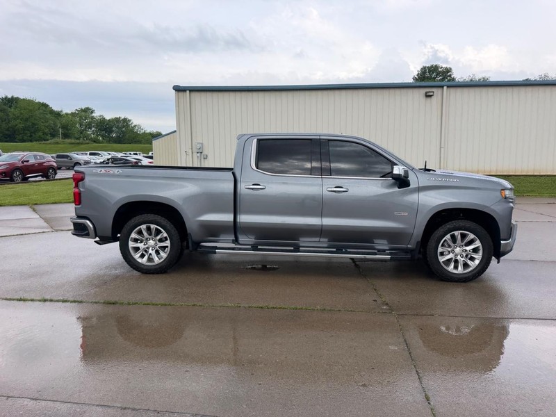 Chevrolet Silverado 1500 Vehicle Full-screen Gallery Image 2