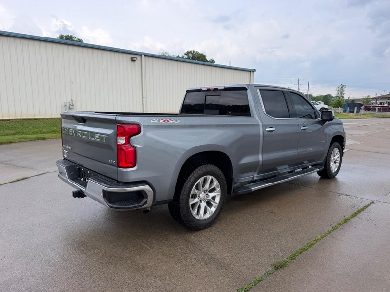 Chevrolet Silverado 1500 Vehicle Full-screen Gallery Image 3