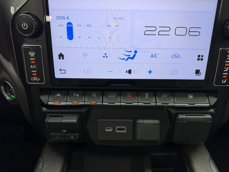 Chevrolet Silverado 1500 Vehicle Full-screen Gallery Image 14