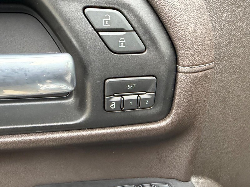 Chevrolet Silverado 1500 Vehicle Full-screen Gallery Image 17