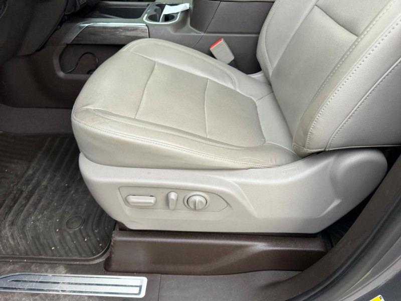 Chevrolet Silverado 1500 Vehicle Full-screen Gallery Image 18