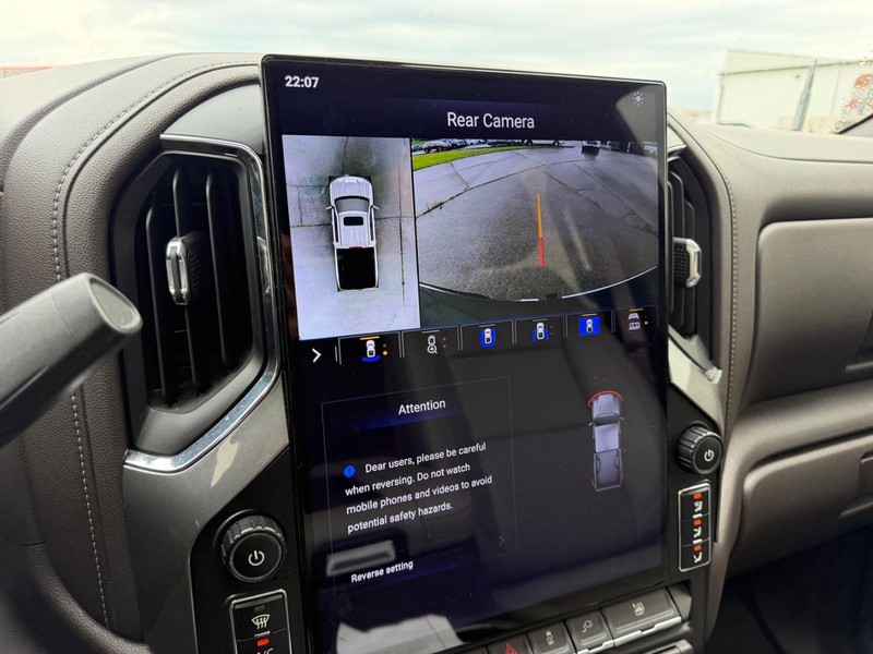 Chevrolet Silverado 1500 Vehicle Full-screen Gallery Image 20