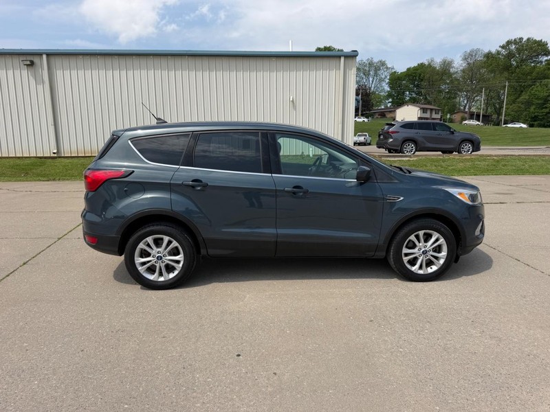 Ford Escape Vehicle Full-screen Gallery Image 2