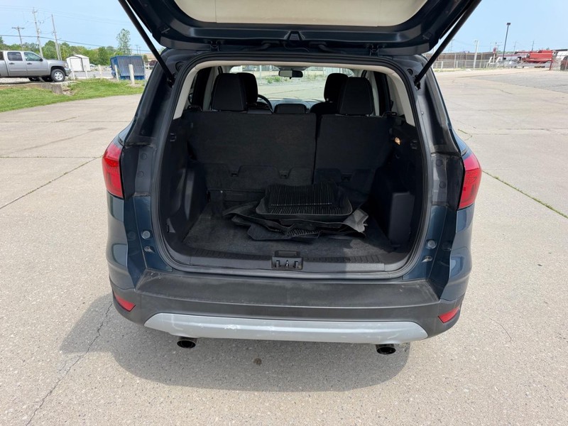 Ford Escape Vehicle Full-screen Gallery Image 5