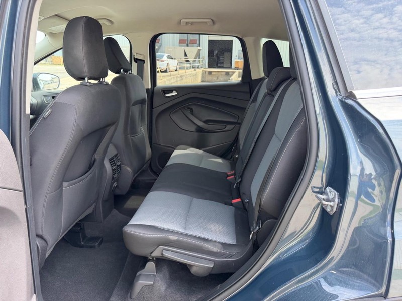 Ford Escape Vehicle Full-screen Gallery Image 7