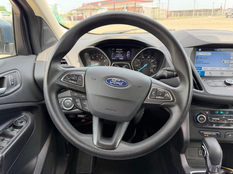 Ford Escape Vehicle Full-screen Gallery Image 9