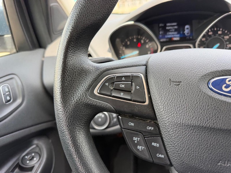 Ford Escape Vehicle Full-screen Gallery Image 10