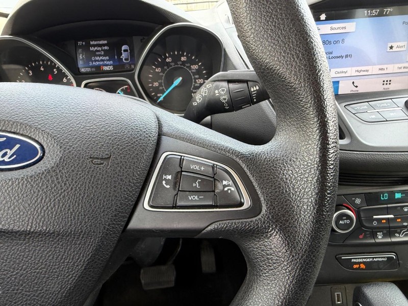 Ford Escape Vehicle Full-screen Gallery Image 11