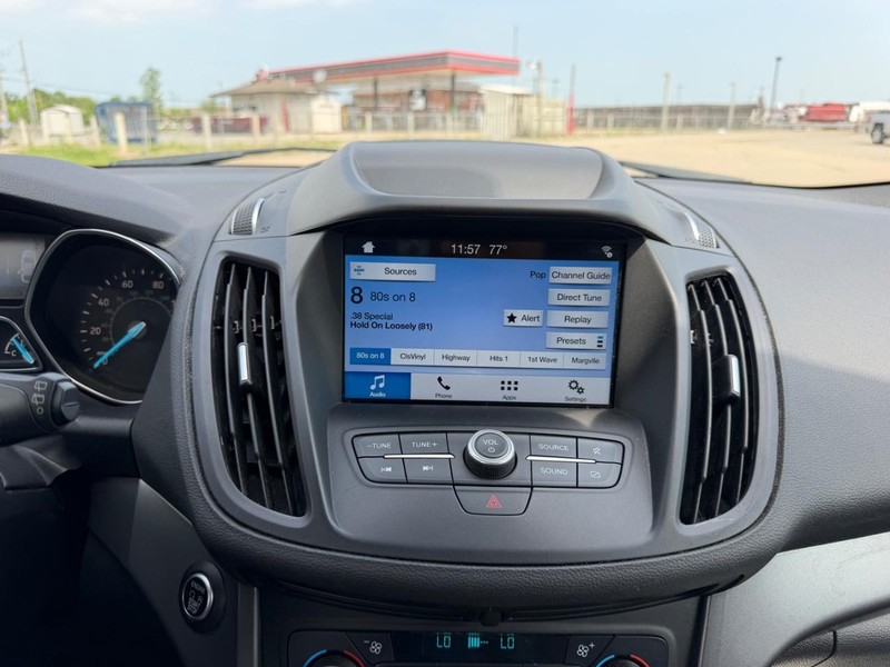 Ford Escape Vehicle Full-screen Gallery Image 12