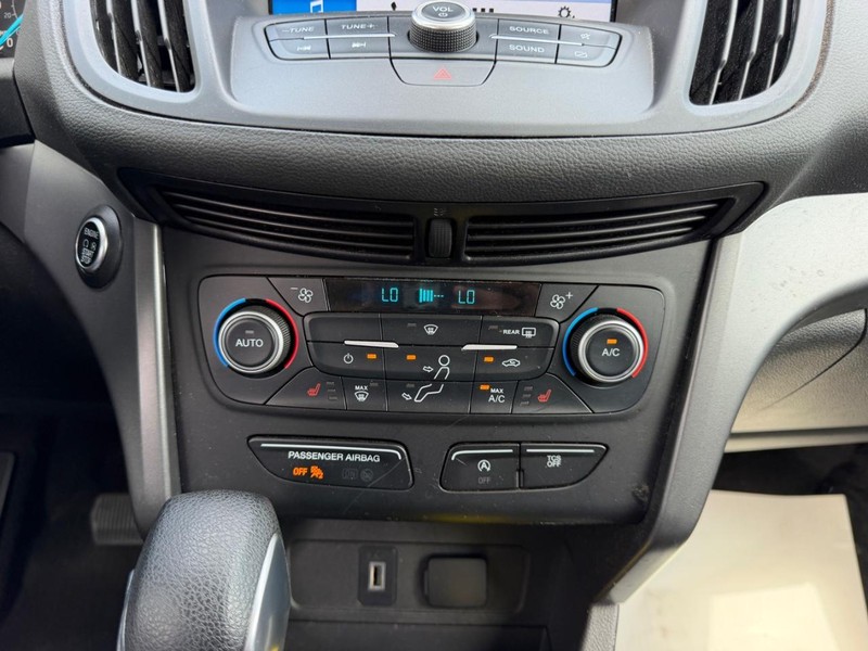 Ford Escape Vehicle Full-screen Gallery Image 13