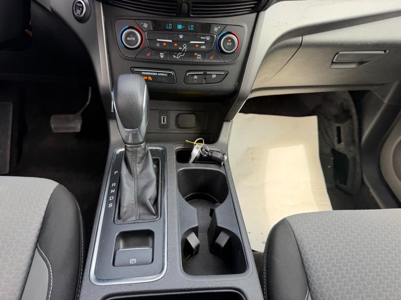 Ford Escape Vehicle Full-screen Gallery Image 14