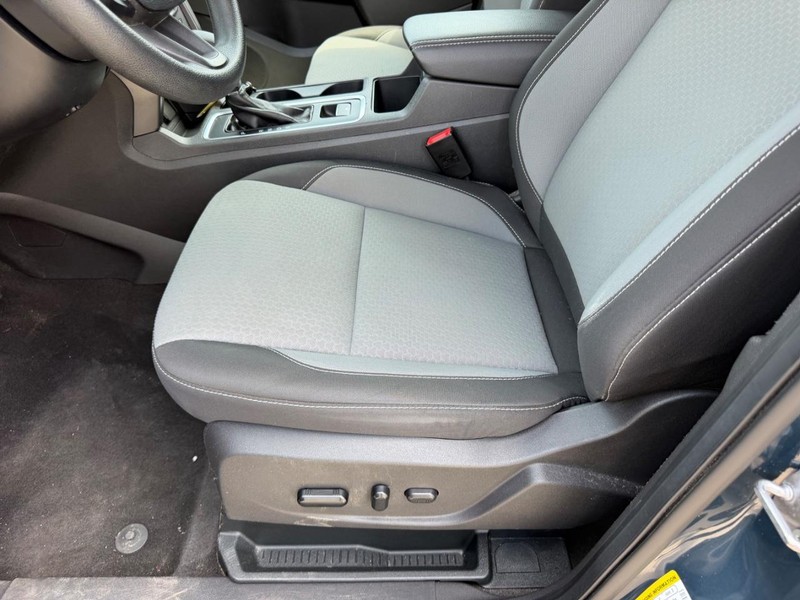 Ford Escape Vehicle Full-screen Gallery Image 17