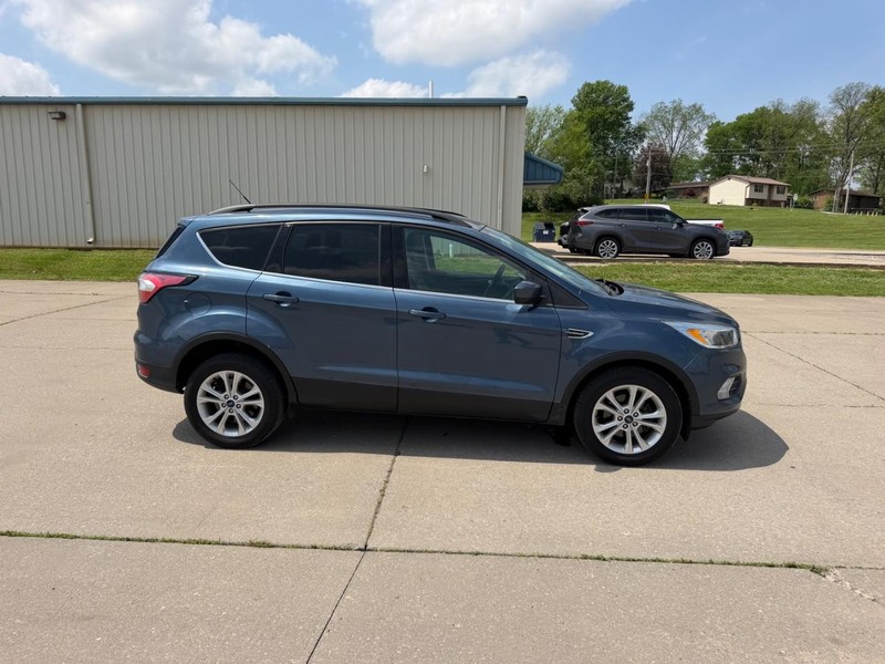 Ford Escape Vehicle Full-screen Gallery Image 2