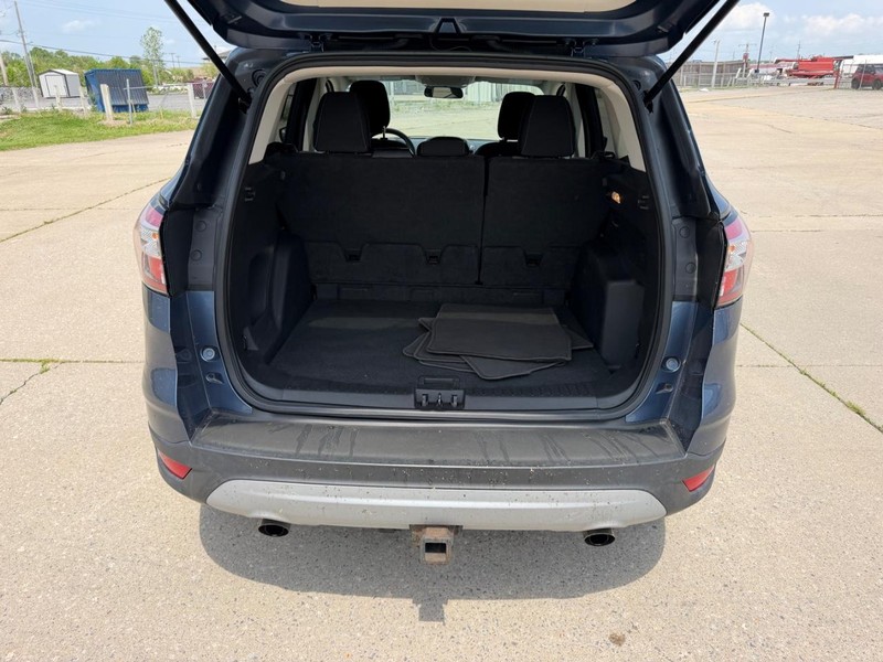 Ford Escape Vehicle Full-screen Gallery Image 5