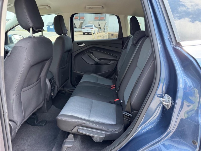 Ford Escape Vehicle Full-screen Gallery Image 7