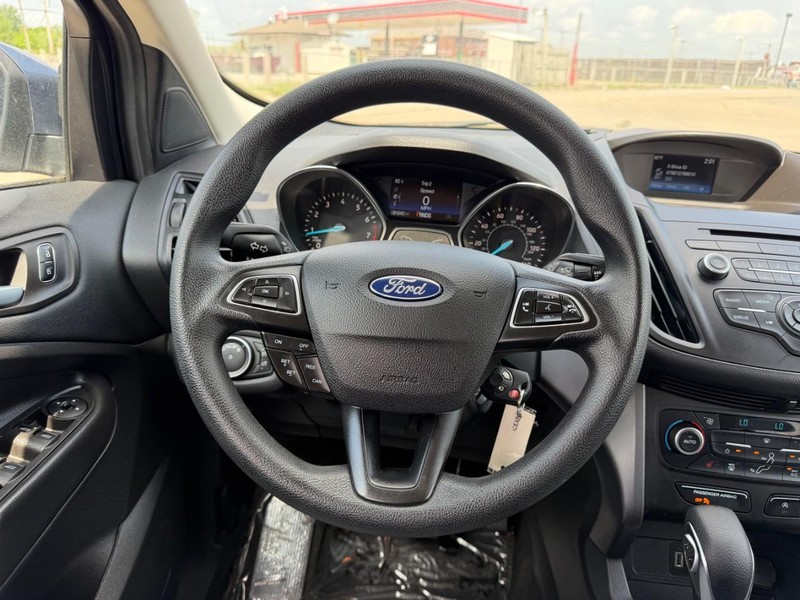 Ford Escape Vehicle Full-screen Gallery Image 9