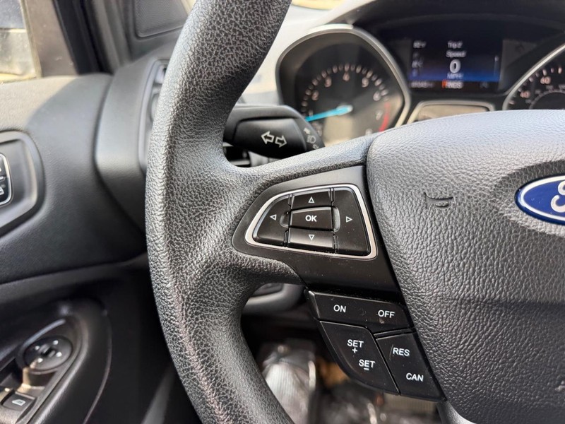 Ford Escape Vehicle Full-screen Gallery Image 10