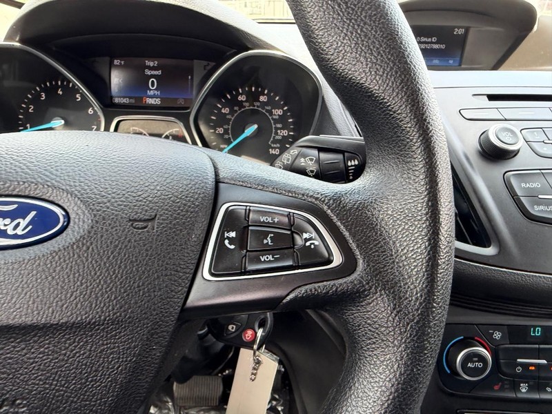 Ford Escape Vehicle Full-screen Gallery Image 11