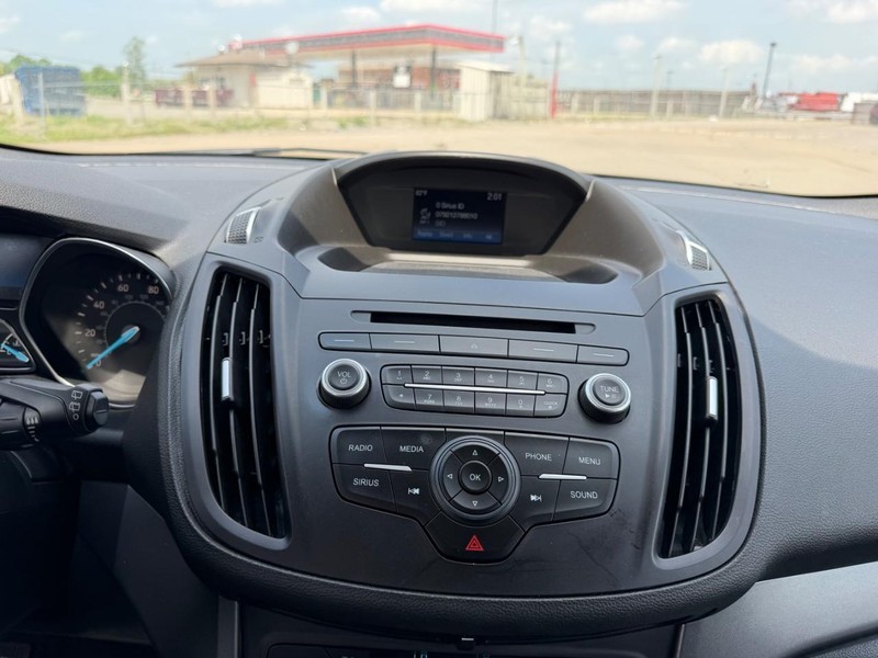 Ford Escape Vehicle Full-screen Gallery Image 12