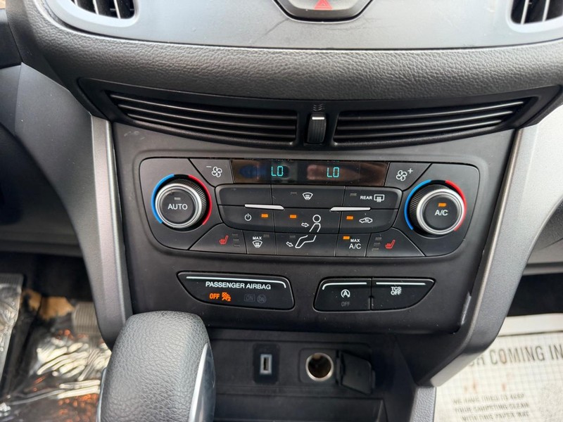 Ford Escape Vehicle Full-screen Gallery Image 13