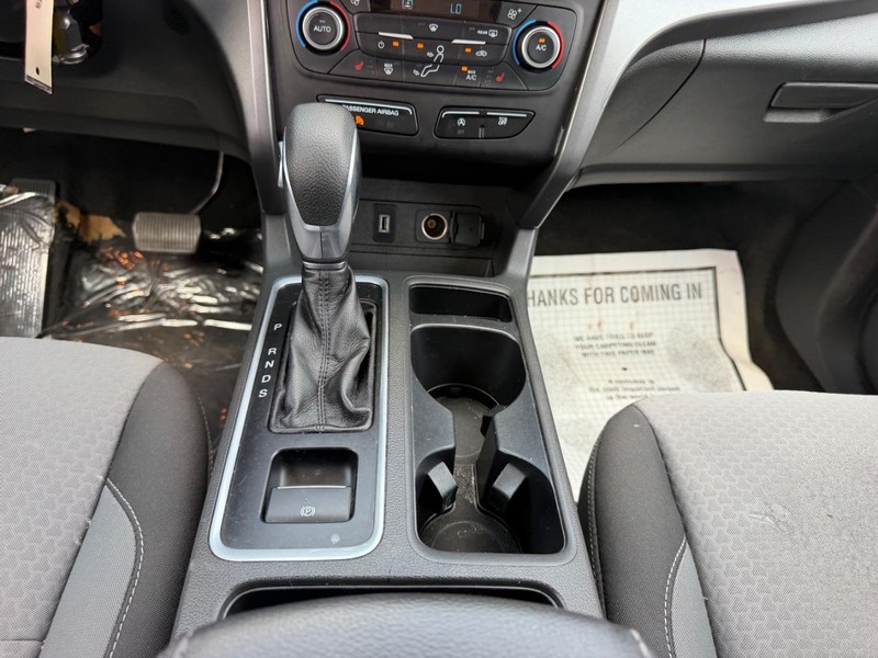 Ford Escape Vehicle Full-screen Gallery Image 14