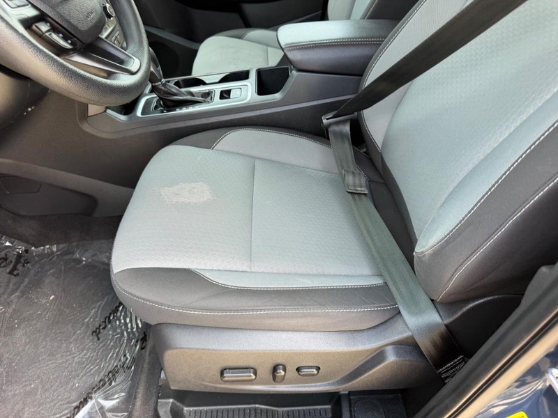 Ford Escape Vehicle Full-screen Gallery Image 17