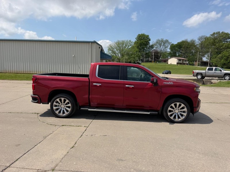 Chevrolet Silverado 1500 Vehicle Full-screen Gallery Image 2