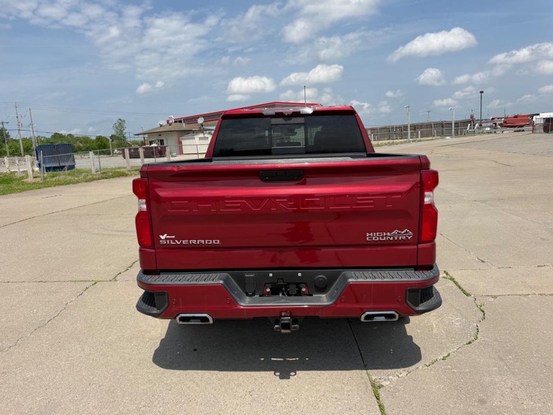 Chevrolet Silverado 1500 Vehicle Full-screen Gallery Image 4