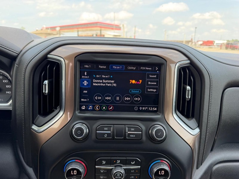 Chevrolet Silverado 1500 Vehicle Full-screen Gallery Image 13