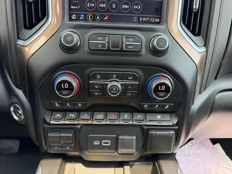 Chevrolet Silverado 1500 Vehicle Full-screen Gallery Image 14