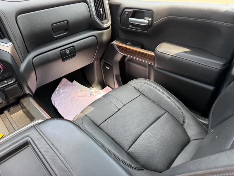 Chevrolet Silverado 1500 Vehicle Full-screen Gallery Image 15