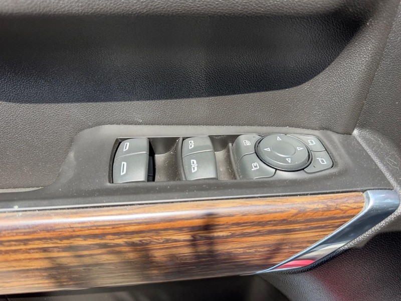 Chevrolet Silverado 1500 Vehicle Full-screen Gallery Image 16