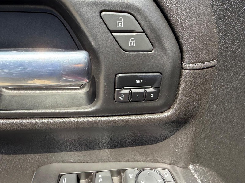 Chevrolet Silverado 1500 Vehicle Full-screen Gallery Image 17