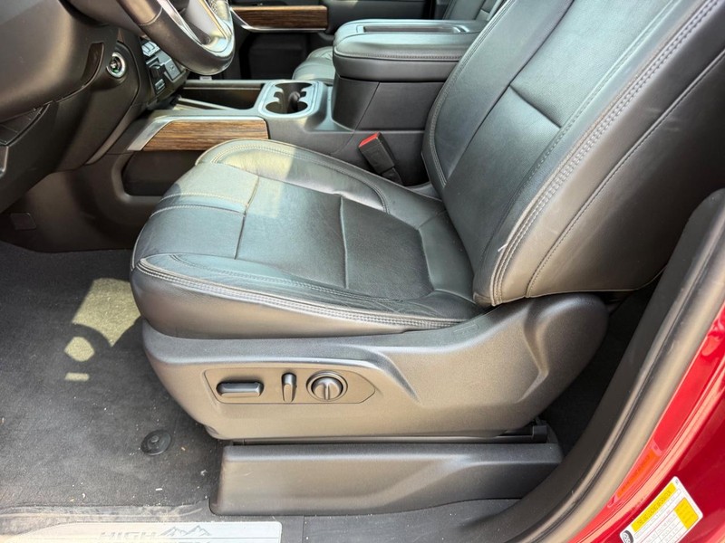 Chevrolet Silverado 1500 Vehicle Full-screen Gallery Image 18