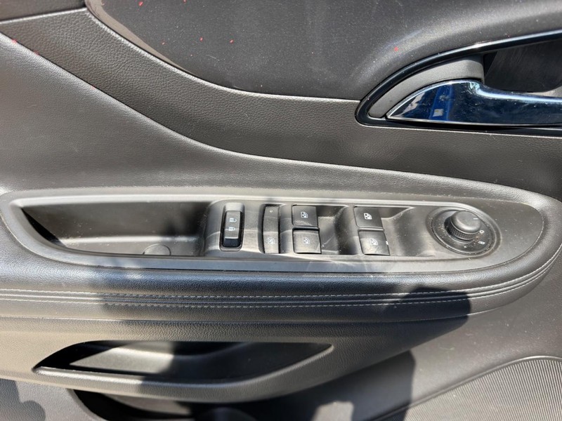 Buick Encore Vehicle Full-screen Gallery Image 17