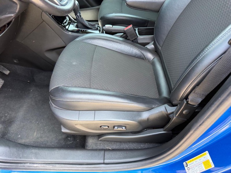 Buick Encore Vehicle Full-screen Gallery Image 18