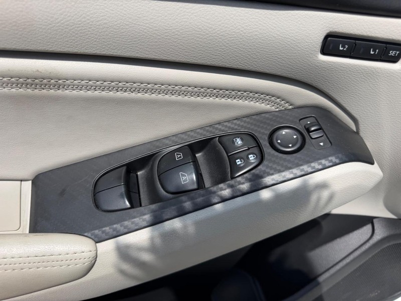 Nissan Altima Vehicle Full-screen Gallery Image 17